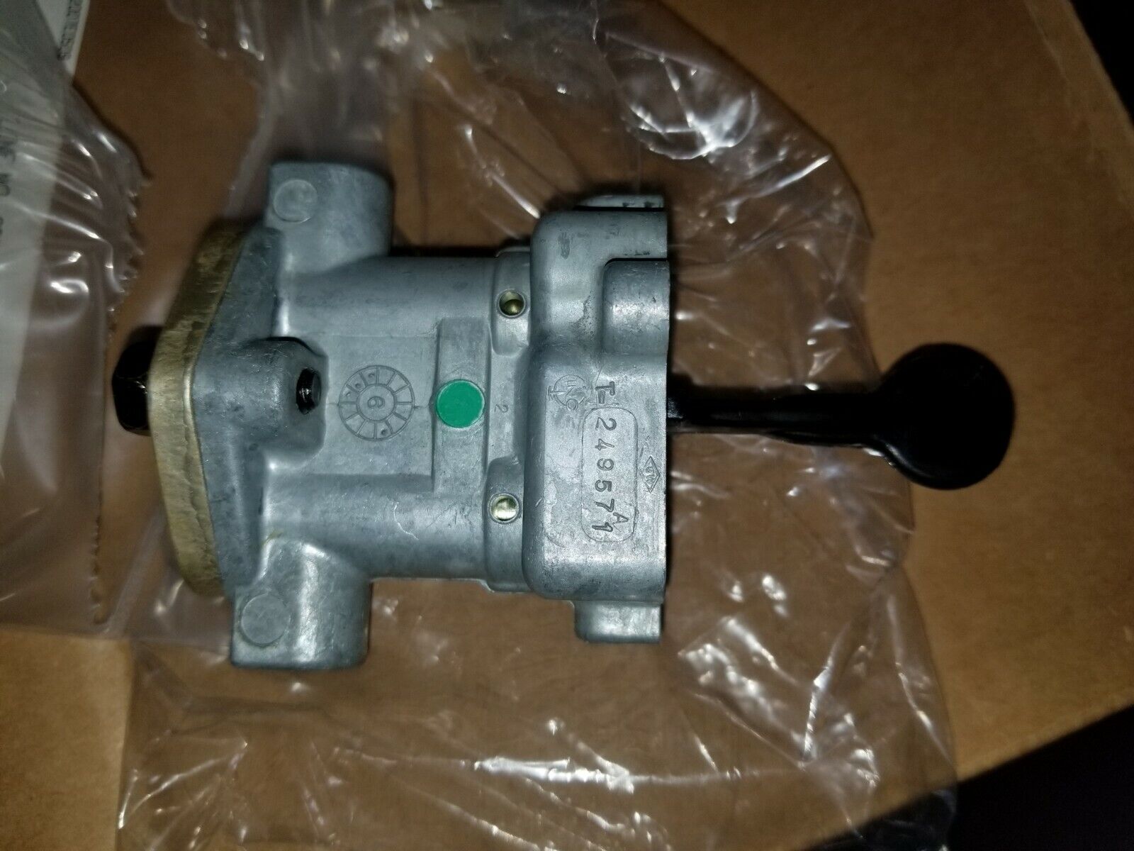Bendix Valve 3 way 4820-01-050-5584	285402N 65863BX 285402 4820-01-050-5584