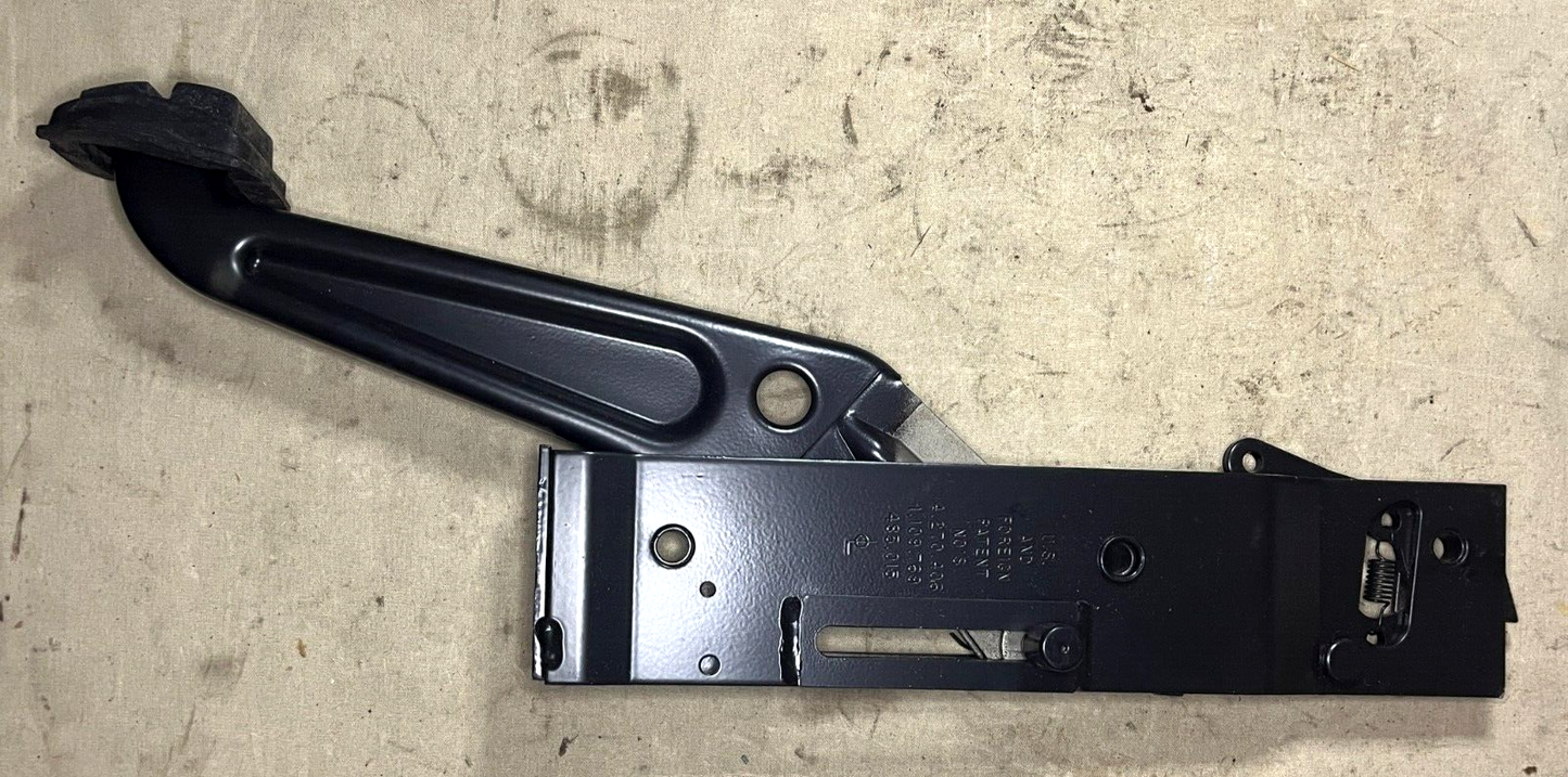 M1117 ARMORED SECURITY VEHICLE 07003000 CONTROL PEDAL 216628 2540-01-478-2146