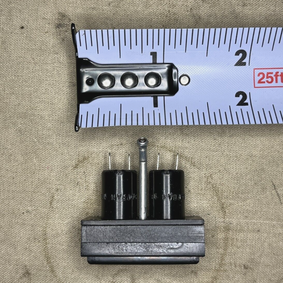 AIRCRAFT, PROWLER EA-6B L20050B52AC INDICATOR LIGHT L20050B-52 6210-00-418-6289