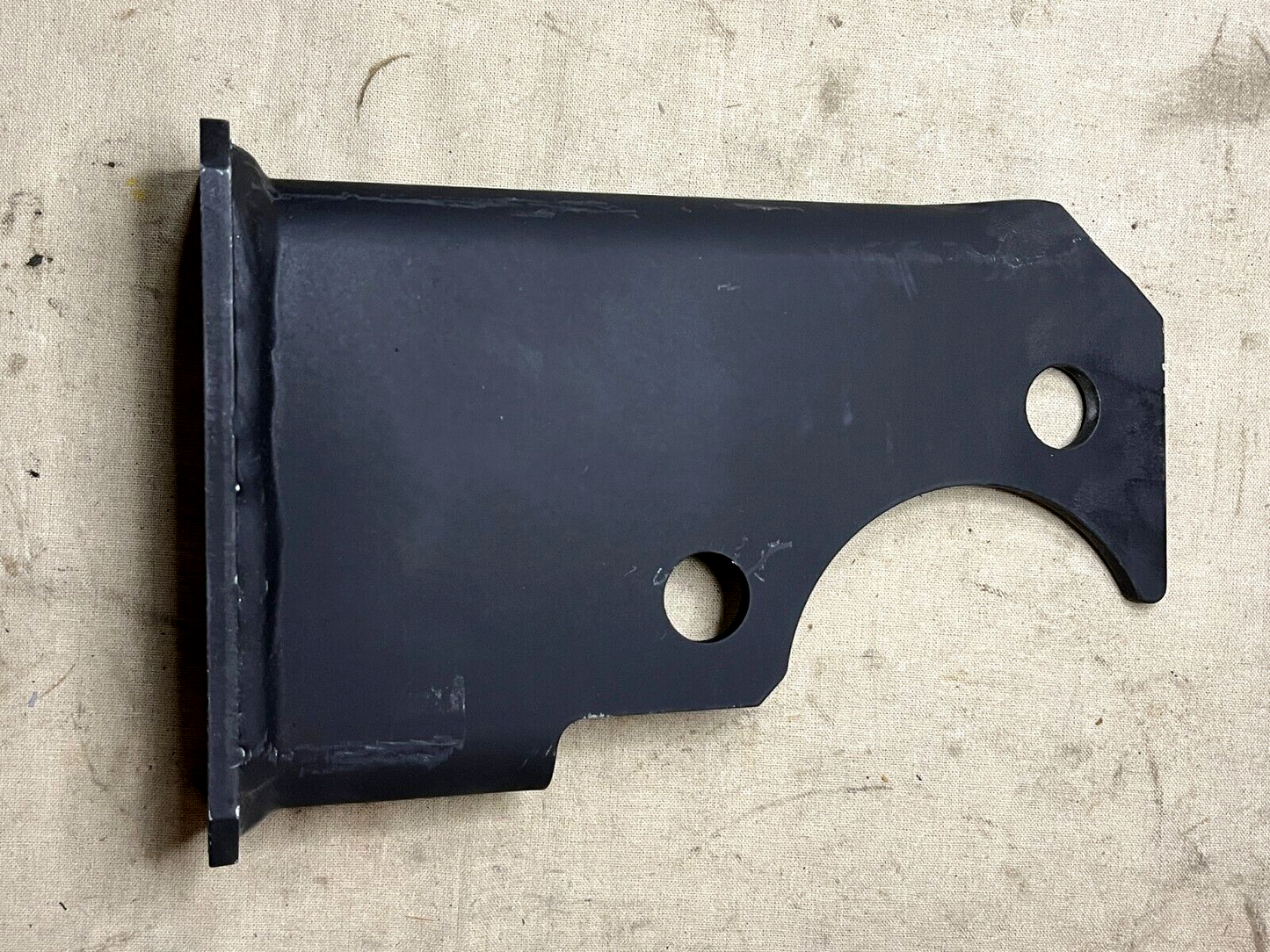 M998 HMMWV 12338151-7 REAR DIFFERENTIAL BRACKET 12338151 2590-01-394-8134 NOS