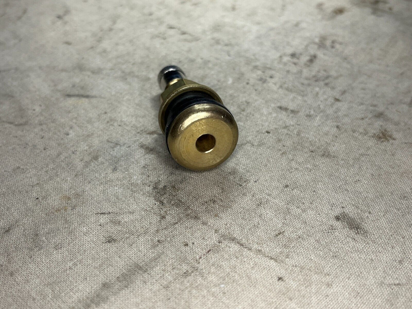 CUCV TRUCK 1/4T A-A52611-2-2-TR50 1/5'' PNEUMATIC TIRE VALVE 2640-00-555-2829