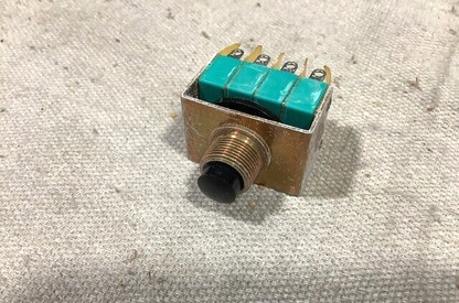 USGI MILITARY HEAVY DUTY PUSH BUTTON SWITCH 76-2241-48805-1 5930-00-085-0811 NOS