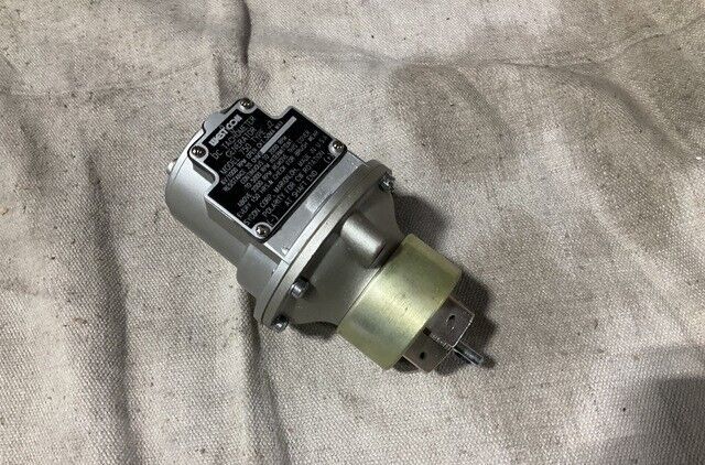 POWHATAN CLASS T-ATF 166 TACHOMETER GENERATOR 6 AC 750-9906000 6680-00-524-9895