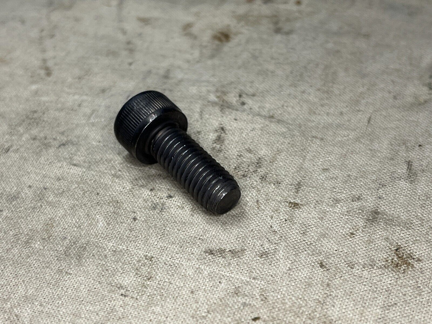 SOCKET HEAD CAP SOCKET SCREW 20MM 12/9 HC-M8X20MM-S-O 5305-01-647-0947 NOS