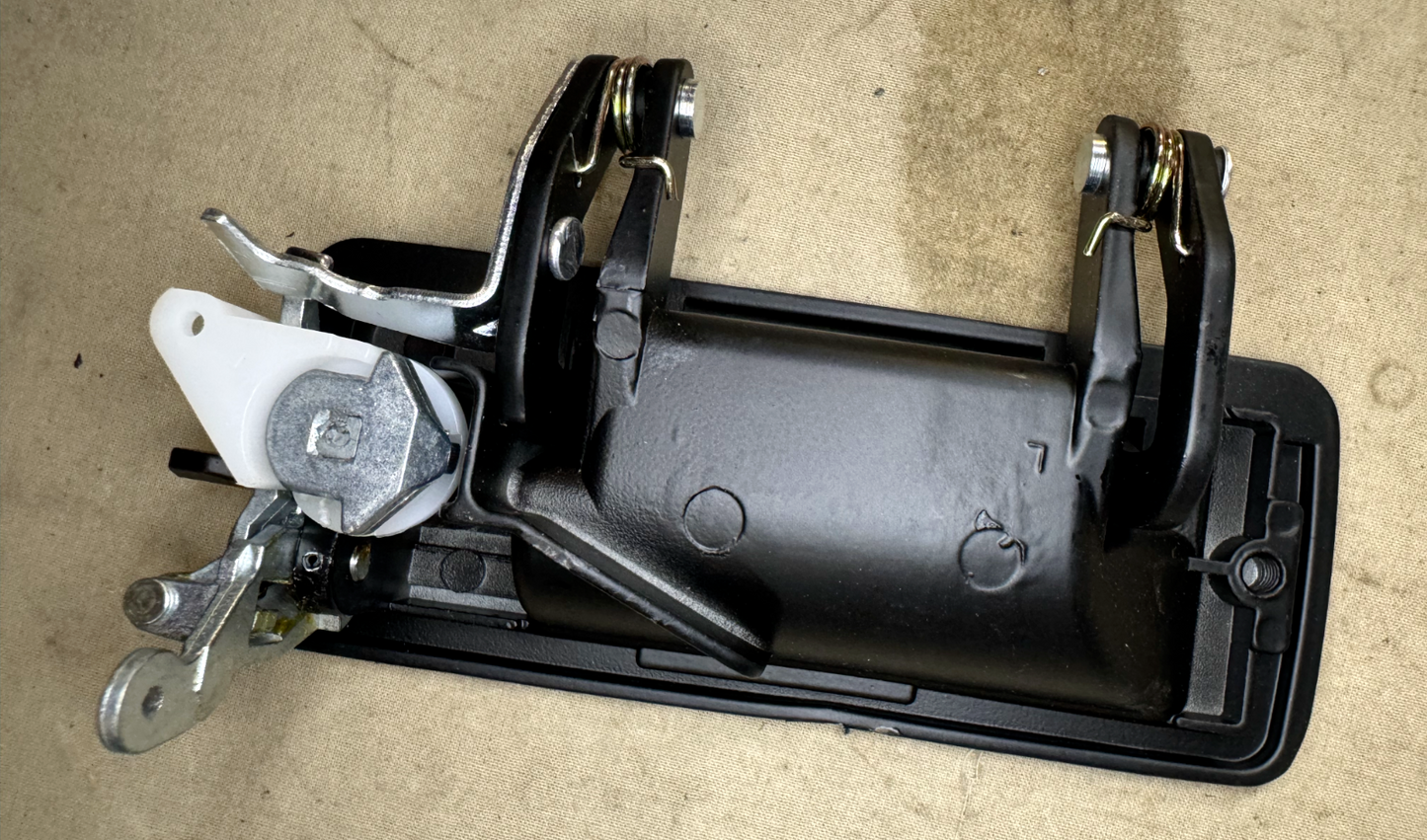 FMTV LMTV 81.62641-6103 LH VEHICULAR EXTERIOR DOOR HANDLE 2540-01-376-3998