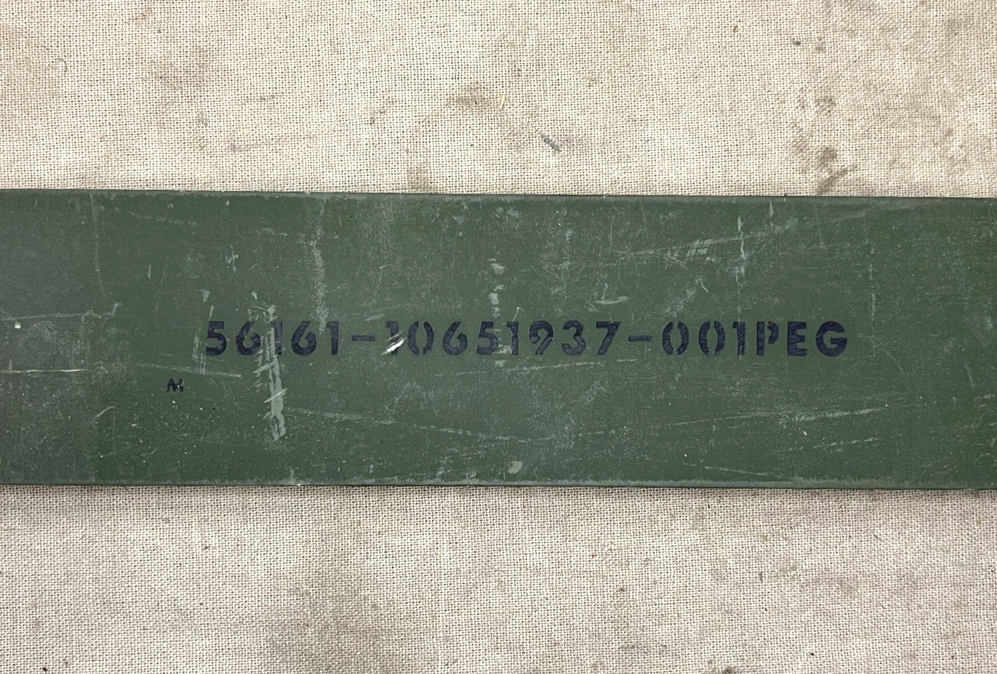 MILITARY LIGHT ARMORED VEHICLE 10651937 GREEN PLATE MOUNTING 5340200009448 NOS