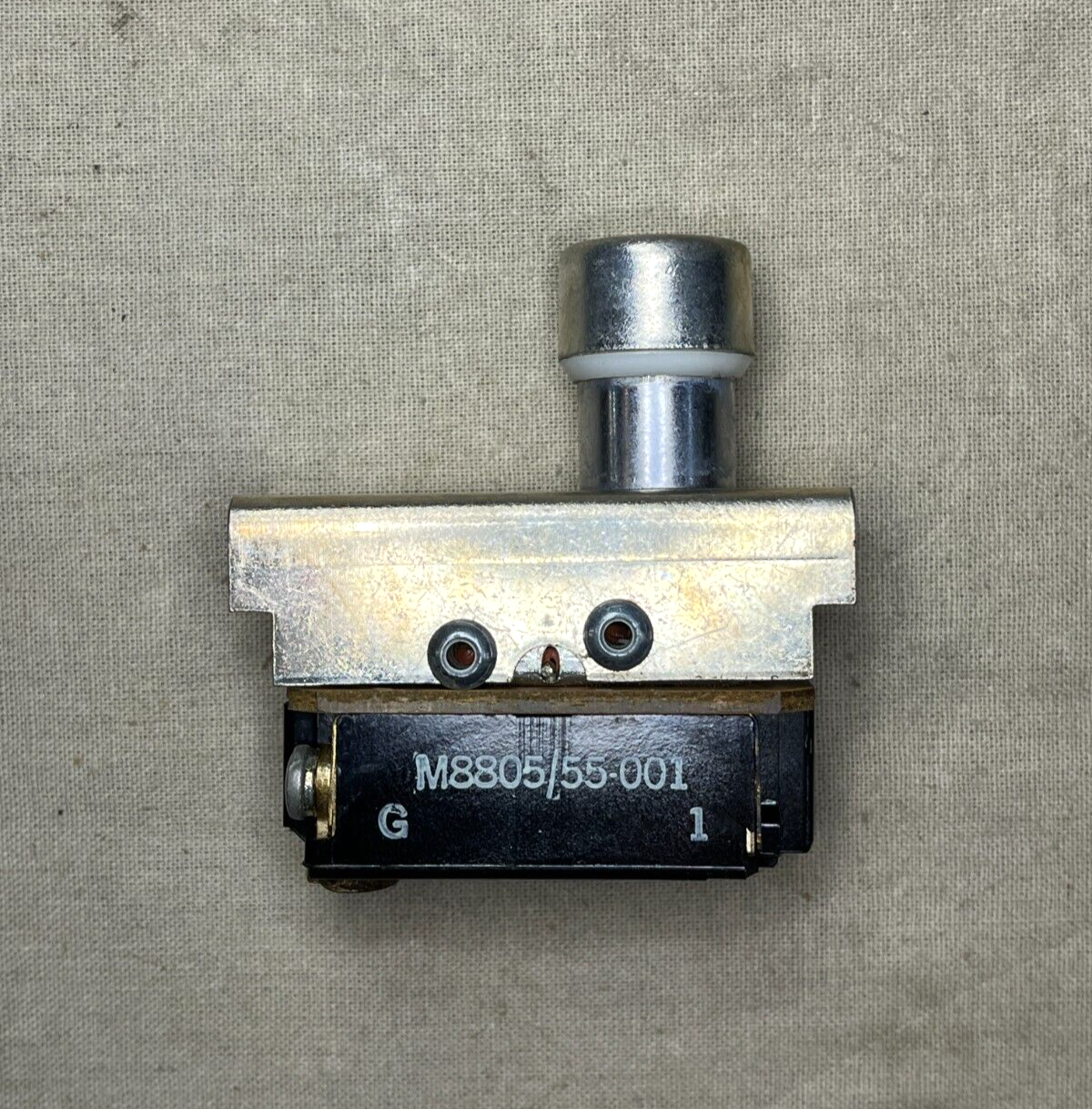 HELICOPTER EATON M8805/55-001 FOOT PEDAL PUSH SWITCH 8870K2 5930-00-262-0889