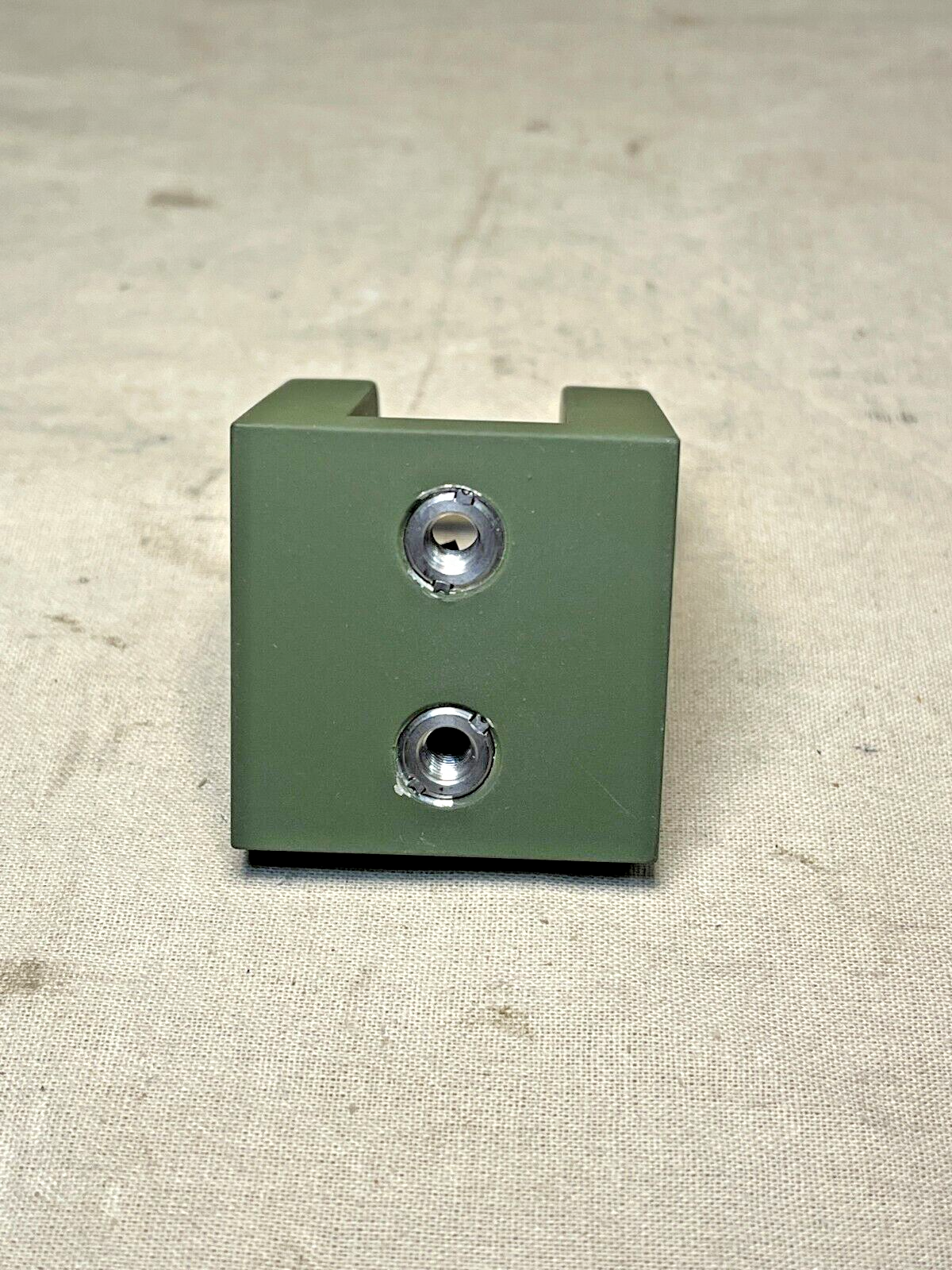 BRADLEY FIGHTING VEHICLE 13640067 HOLD DOWN BRACKET ASSEMBLY 5340-01-589-3897