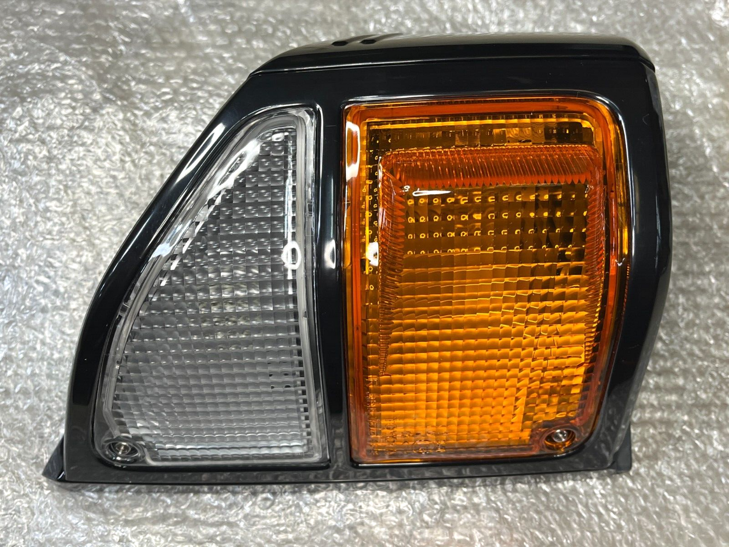 GENUINE TOYOTA 81510-60520 INDICATOR LAMP ASSEMBLY FRONT TURN SIGNAL RIGHT SIDE