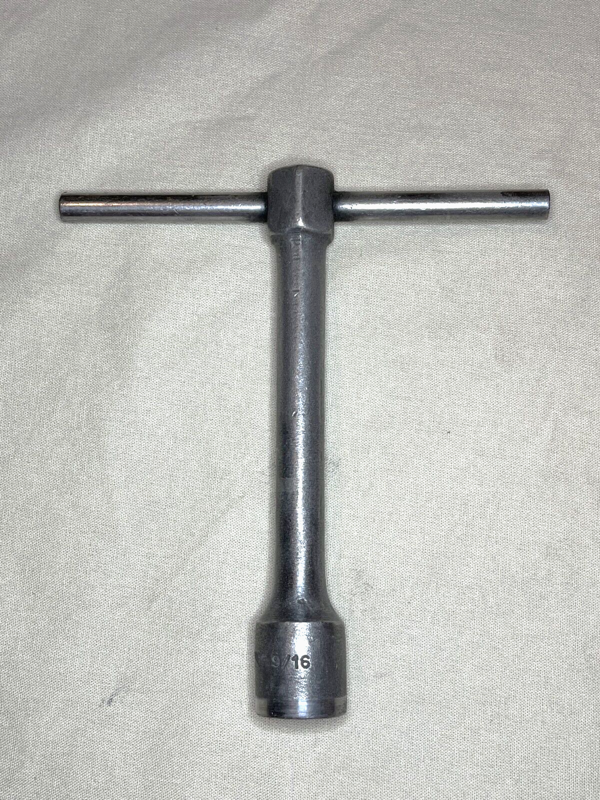 ARMSTRONG 35-018 9/16" T-HANDLE SOCKET WRENCH WITH 6-POINT OPENING OPEN-BOX USA