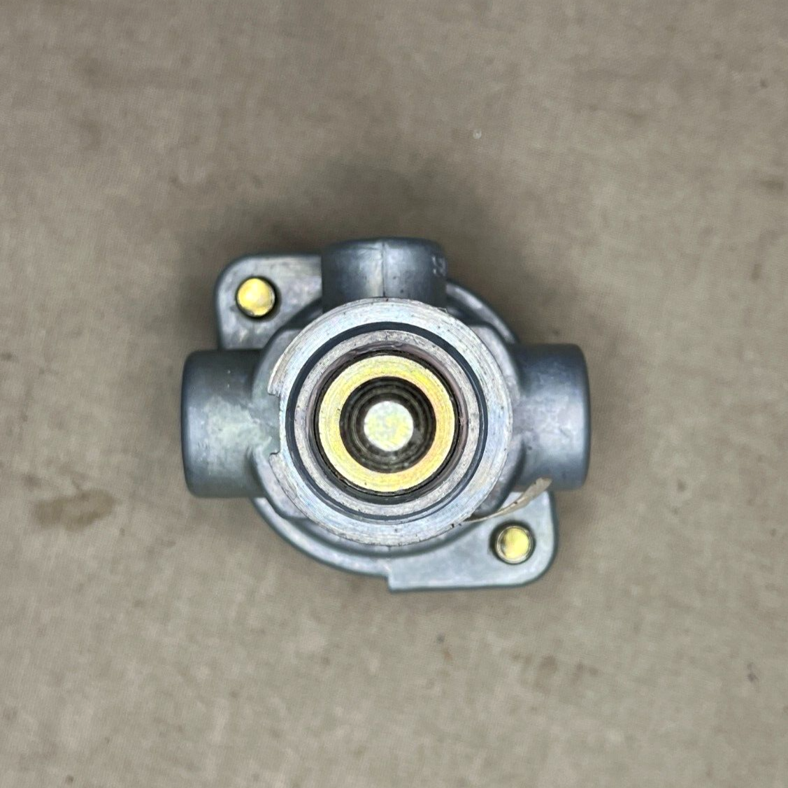 BENDIX 276581 PROPORTIONING & WA BRAKE VALVE 276581N 690091 2530-01-242-4710 NOS