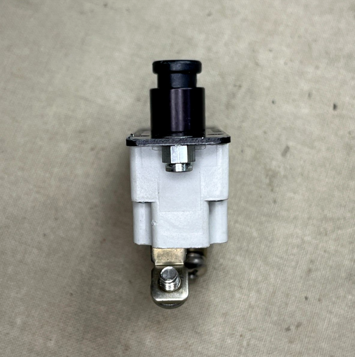 AIRCRAFT C-130 KLIXON MS24510-B-5 5A CIRCUIT BREAKER 7271-3-5 5925-00-625-7817