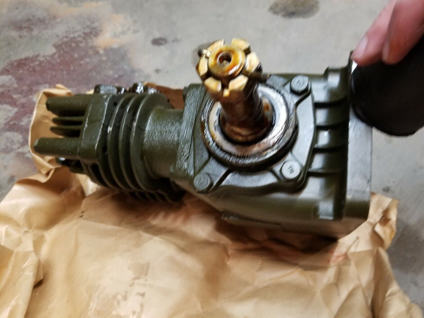 Military Compressor 4310-00-142-1743	224020 7539349 913385 1643M5 REO Truck
