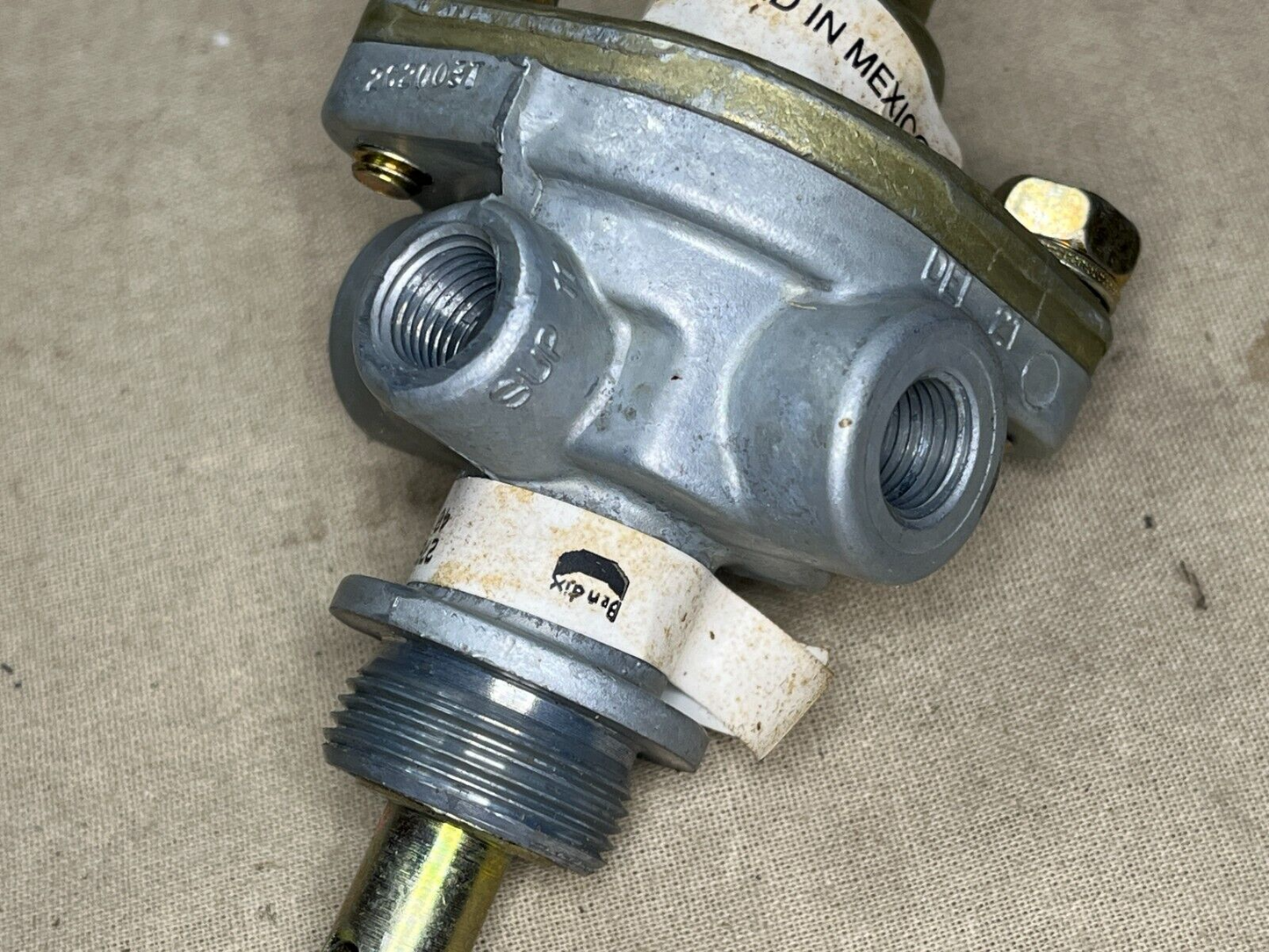 BENDIX 276581 PROPORTIONING & WA BRAKE VALVE 276581N 690091 2530-01-242-4710 NOS