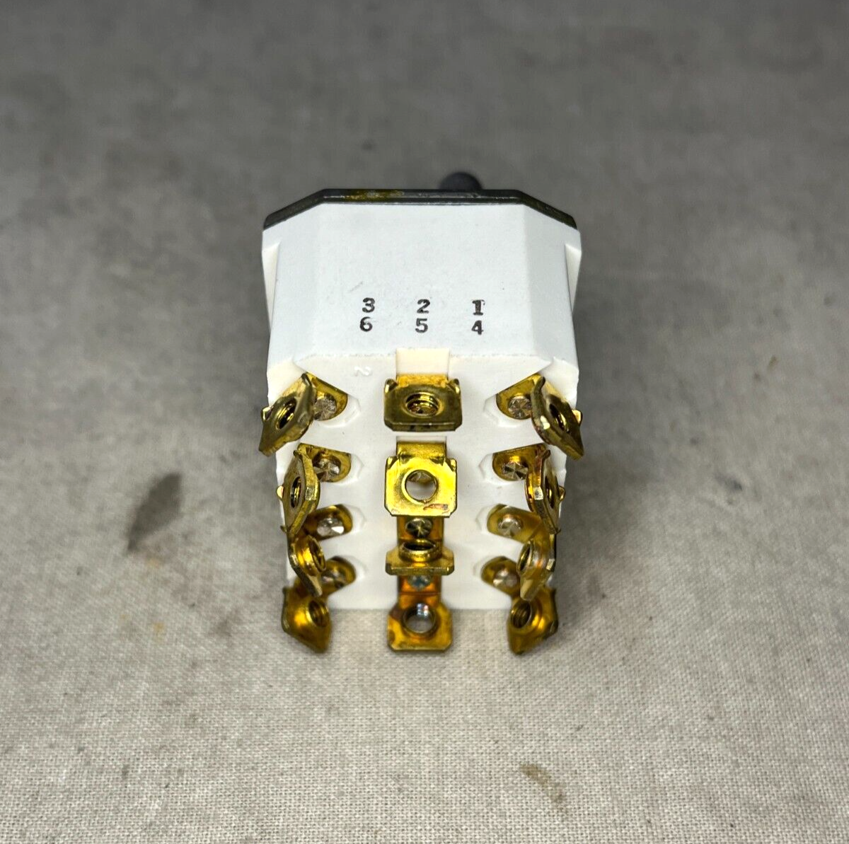 EATON YANMAR 88-21078 TOGGLE SHORT SWITCH 8906K4533 5930-01-368-2891 NOS