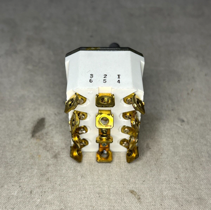 EATON YANMAR 88-21078 TOGGLE SHORT SWITCH 8906K4533 5930-01-368-2891 NOS