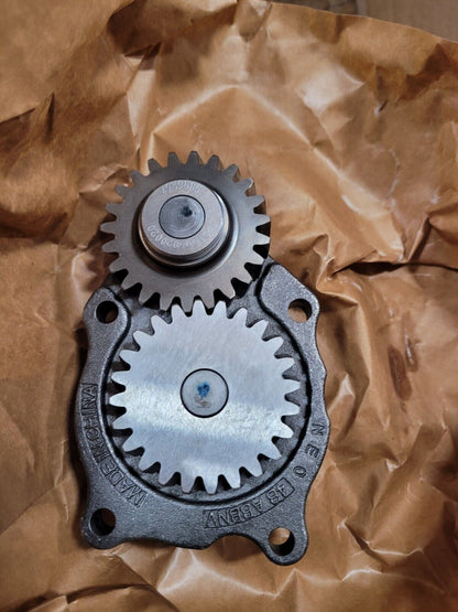 New Cummins 4BT Engine Oil Pump Assembly 4939585 J937027 NSN 2990-01-558-5425