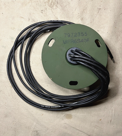 M51/M74/M88 TANK RECOVERY VEHICLE 7972355 LAMPHOLDER BASE 6250-01-255-5989 NOS