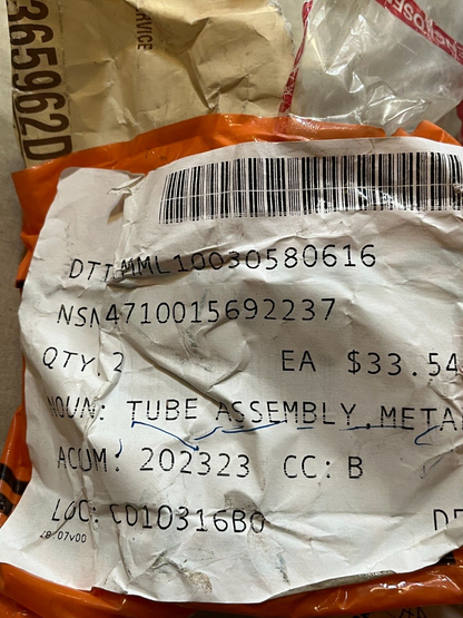 850JR DOZER CRAWLER RE527059 OIL LINE METAL TUBE ASSEMBLY 4710-01-569-2237