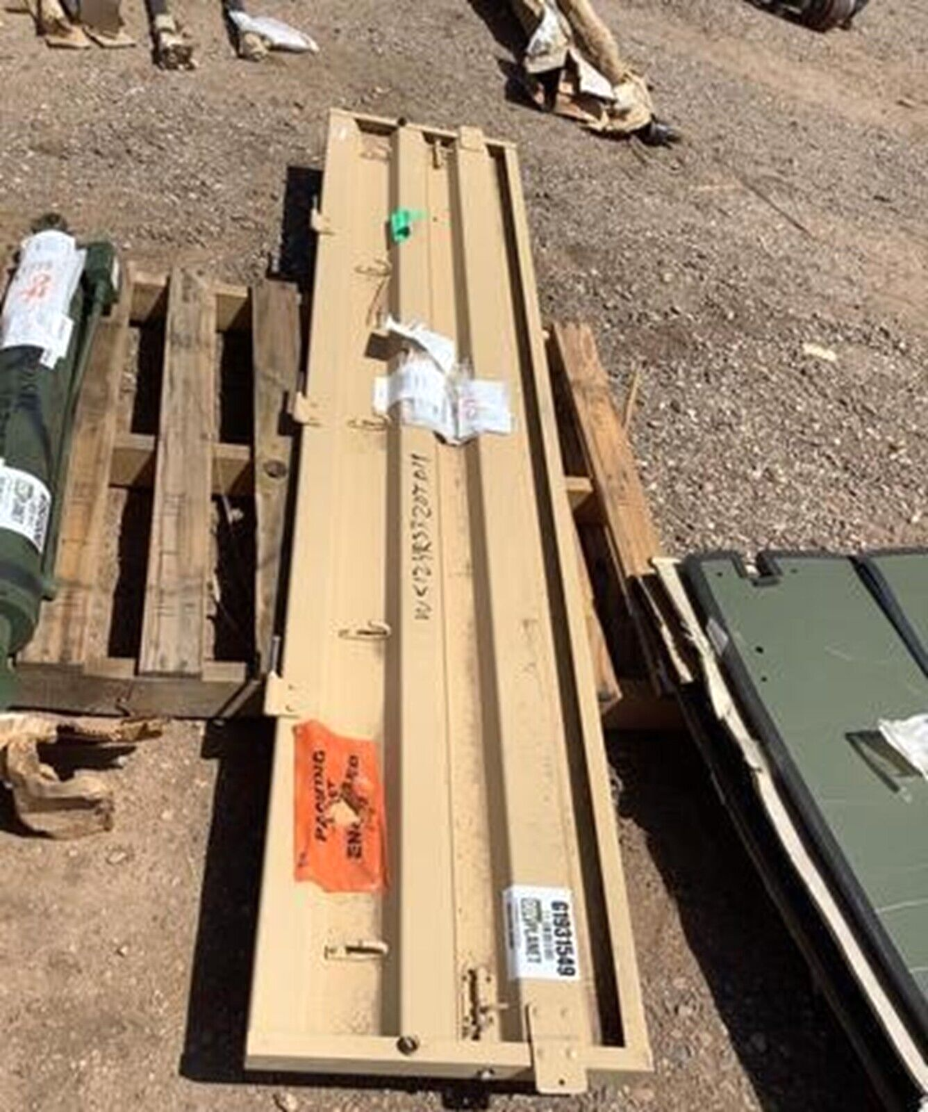 FMTV/LMTV CARGO BED TAILGATE 12418937 VEHICLE BODY SIDE RACK 2510-01-384-0910