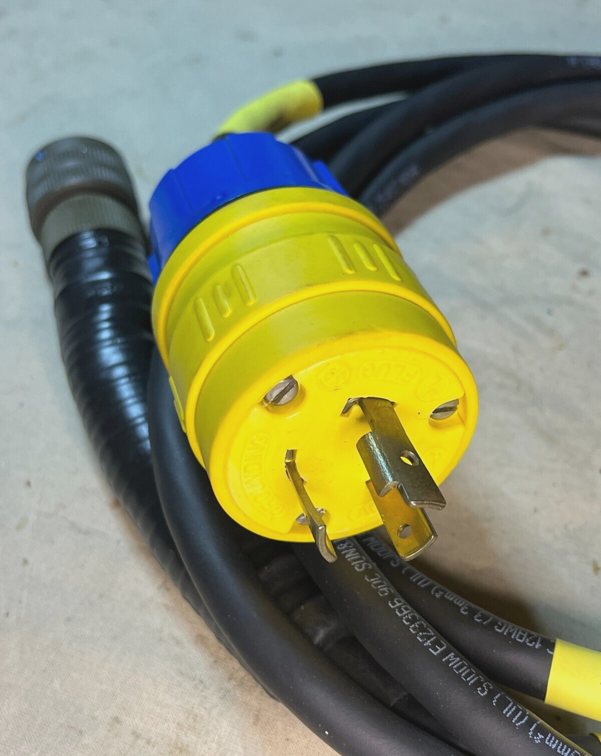 NEW POWELL AMPHENOL CONNECTOR 3 HOLE TF CABLE FLEXTREME 3/C 12 AWG 300V 10'