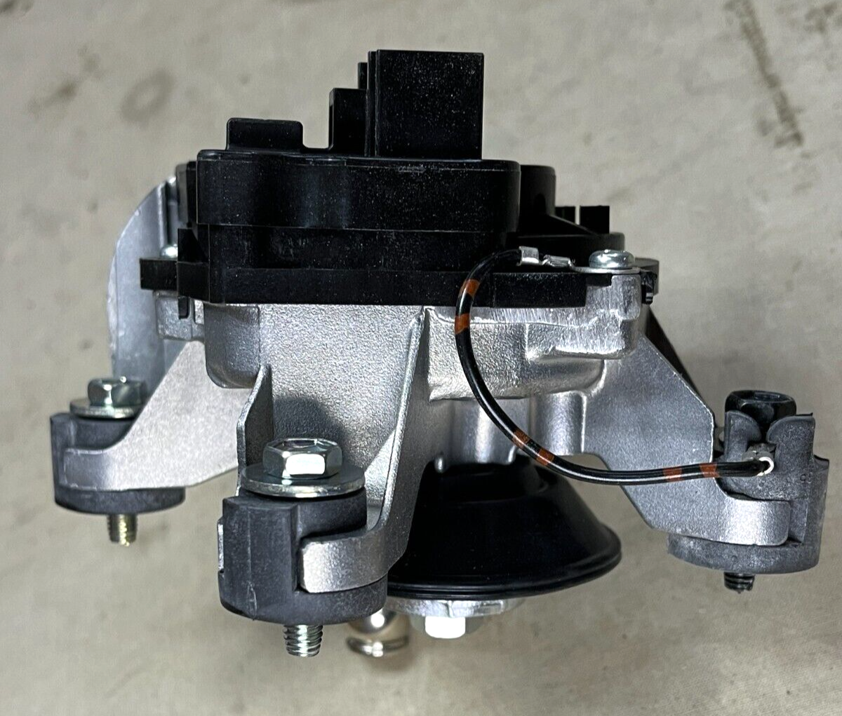 GENUINE OEM TOYOTA DENSO 85110-35270 MOTOR ASSEMBLY FRONT WINDSHIELD WIPER