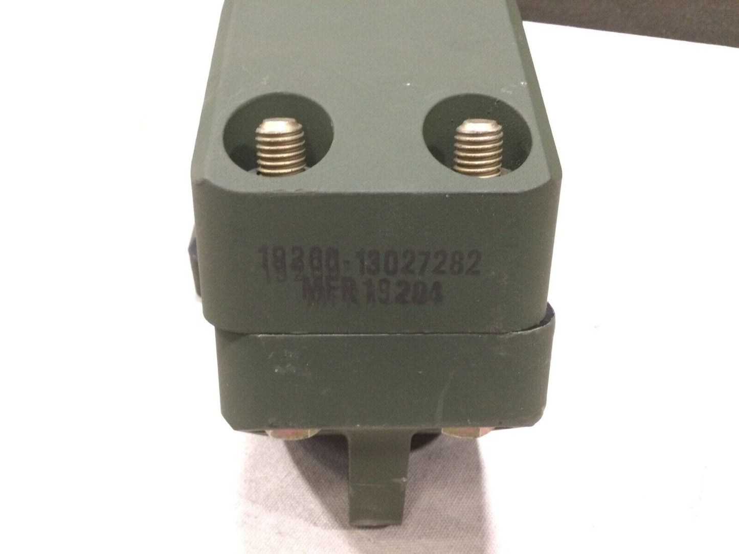 HOWITZER, LIGHT TOWED, 105MM M119A1 TRAIL CLAMPS RIGHT 13027280 5340-01-604-6009