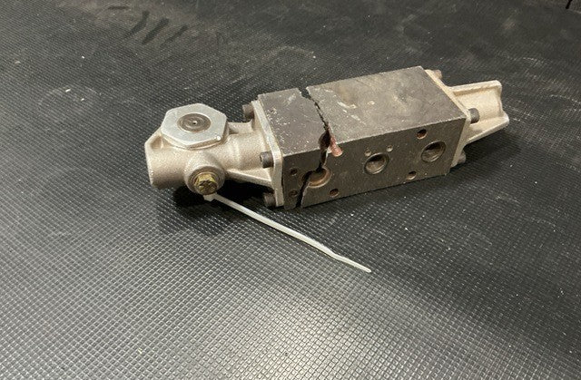 Control Linear Valve 85787-05P NSN 4820-01-365-3019 - photo 4