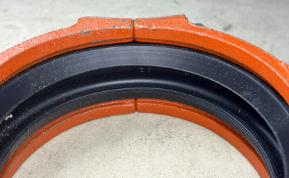 VICTAULIC 4/114.3-75 4'' GROOVED CLAMP COUPLING L040075PTO 5342-00-159-4562 NOS