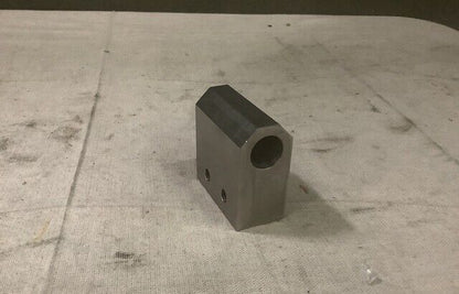 MTVR-2MK30, MTVR-2MK23 OSHKOSH 1KK289 BLOCK HINGE 6503040 2510-01-515-1768