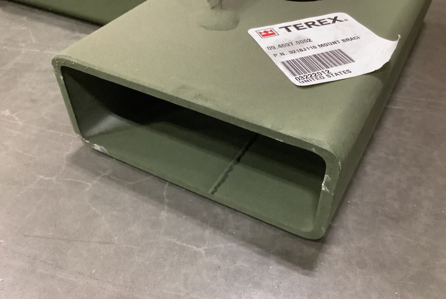 TX51-19M FORKLIFT TEREX 09.4697.0002 MOUNTING BRACKET 3216J110 2510-01-495-6842