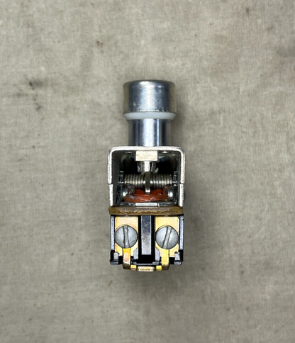 HELICOPTER EATON M8805/55-001 FOOT PEDAL PUSH SWITCH 8870K2 5930-00-262-0889