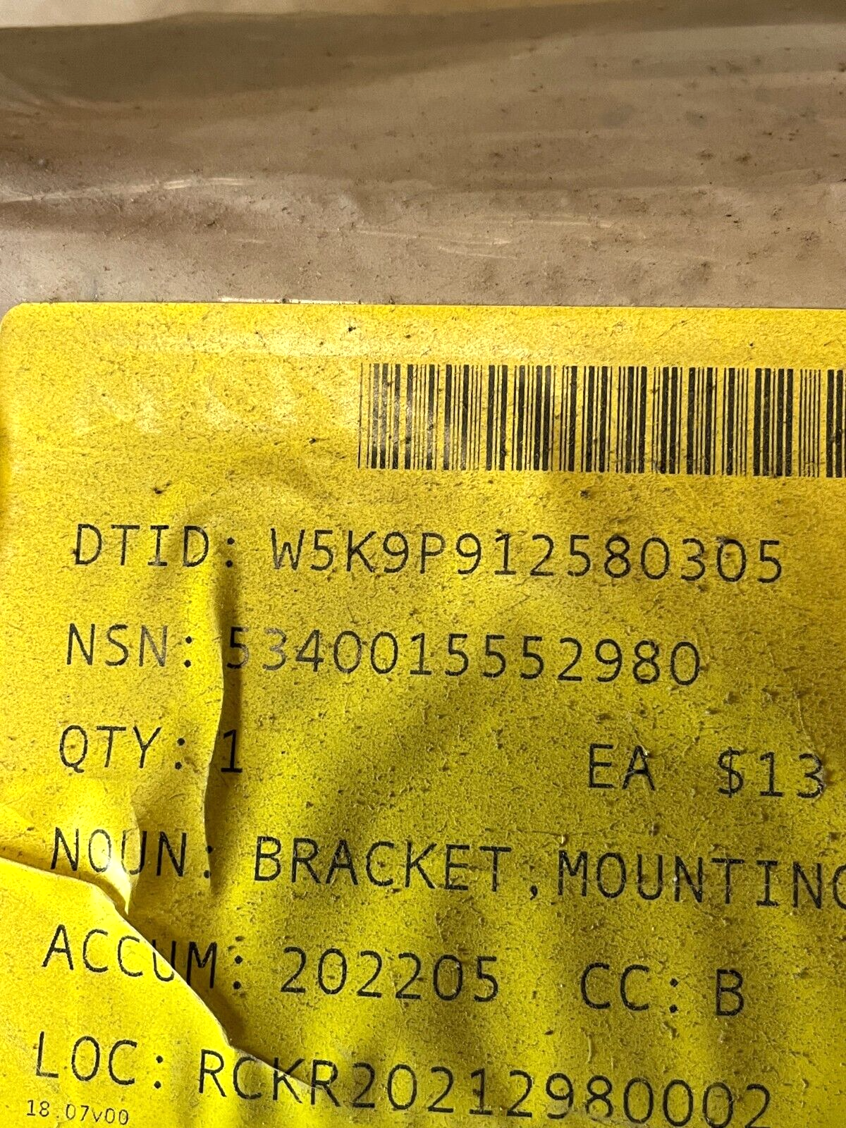 LIGHT ARMORED VEHICLE 13015291 RIGHT MOUNTING Z BRACKET 5340-01-555-2980 NOS