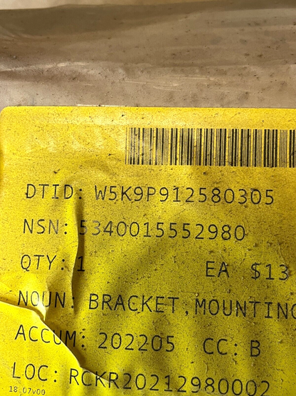 LIGHT ARMORED VEHICLE 13015291 RIGHT MOUNTING Z BRACKET 5340-01-555-2980 NOS