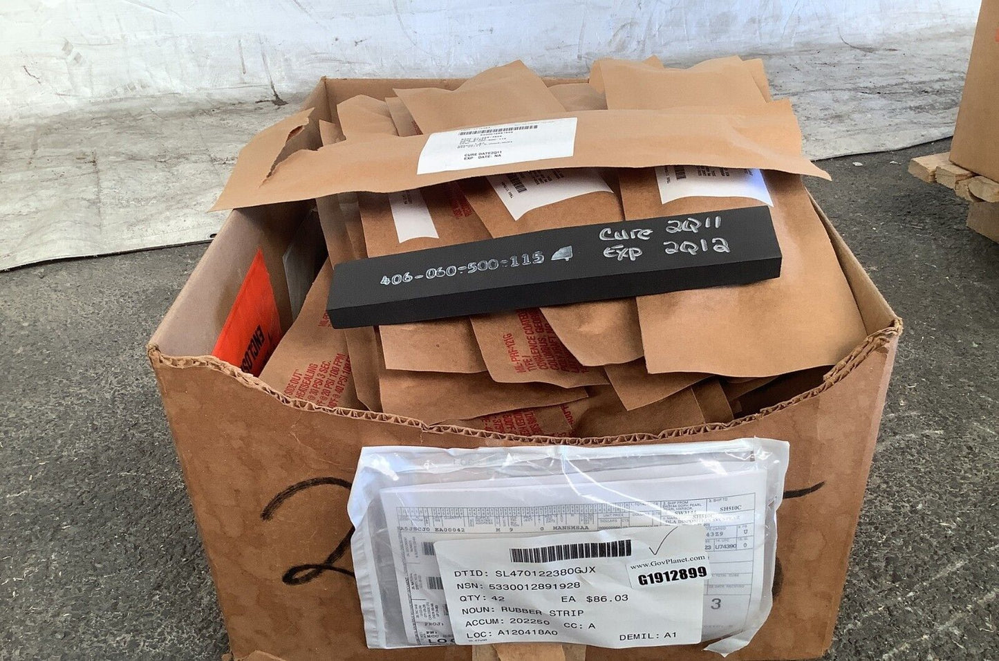 HELICOPTER OH-58D BELL TEXTRON 406-060-500-115 RUBBER STRIP 5330-01-289-1928