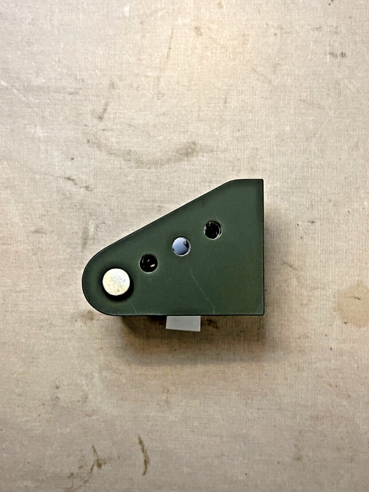 BRADLEY FIGHTING VEHICLE 13640067 HOLD DOWN BRACKET ASSEMBLY 5340-01-589-3897