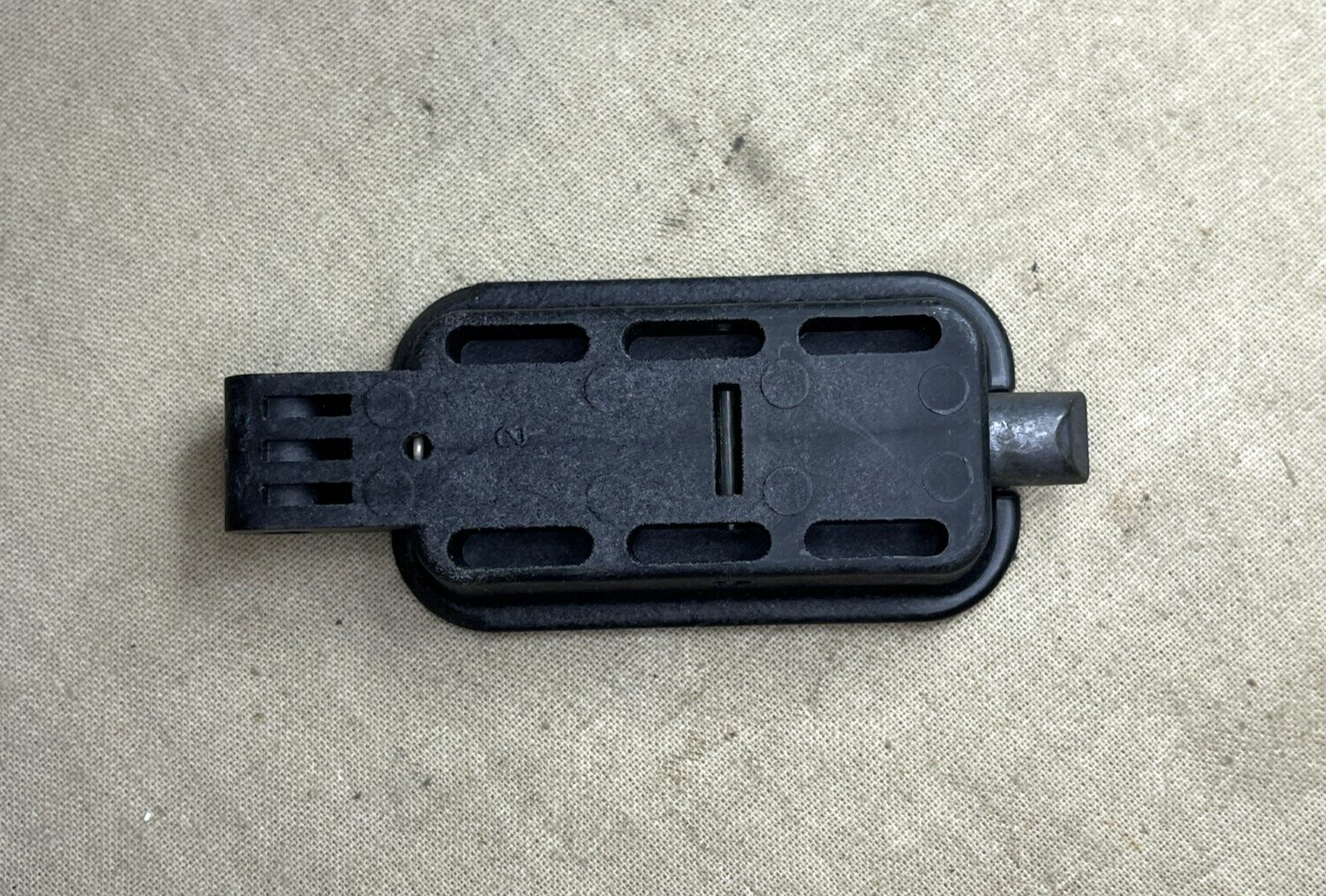 NEW THUMB DOOR LATCH ASSEMBLY 12999220 9381380 1005-01-520-7064