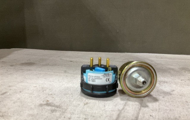 Pressure Gauge GP0508A NSN 6620-01-592-9465 - photo 2