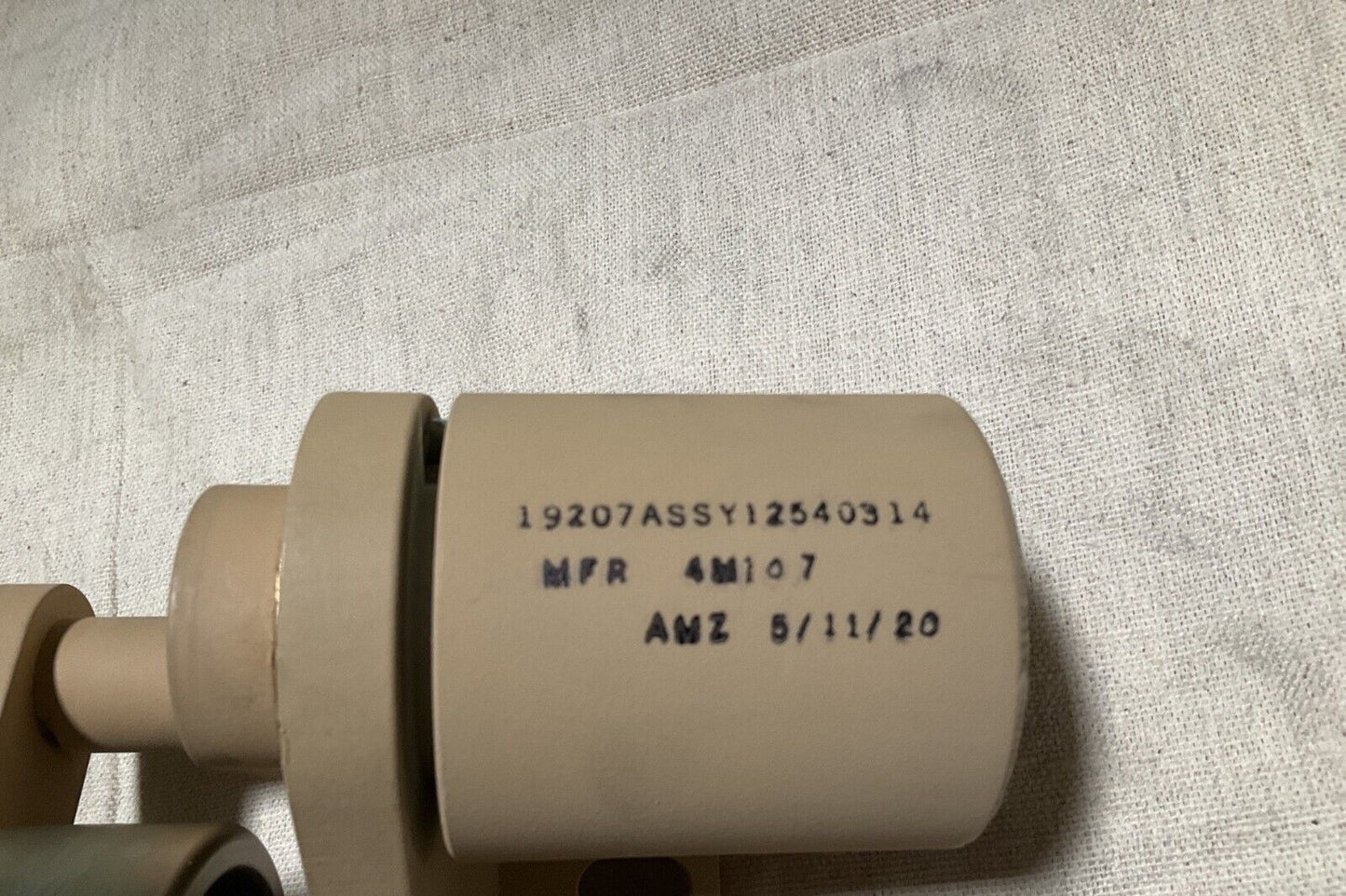 BRADLEY (BFVS) (MLRS) TENSIONER PULLEY ASSEMBLY 12540314 3950-01-589-2405