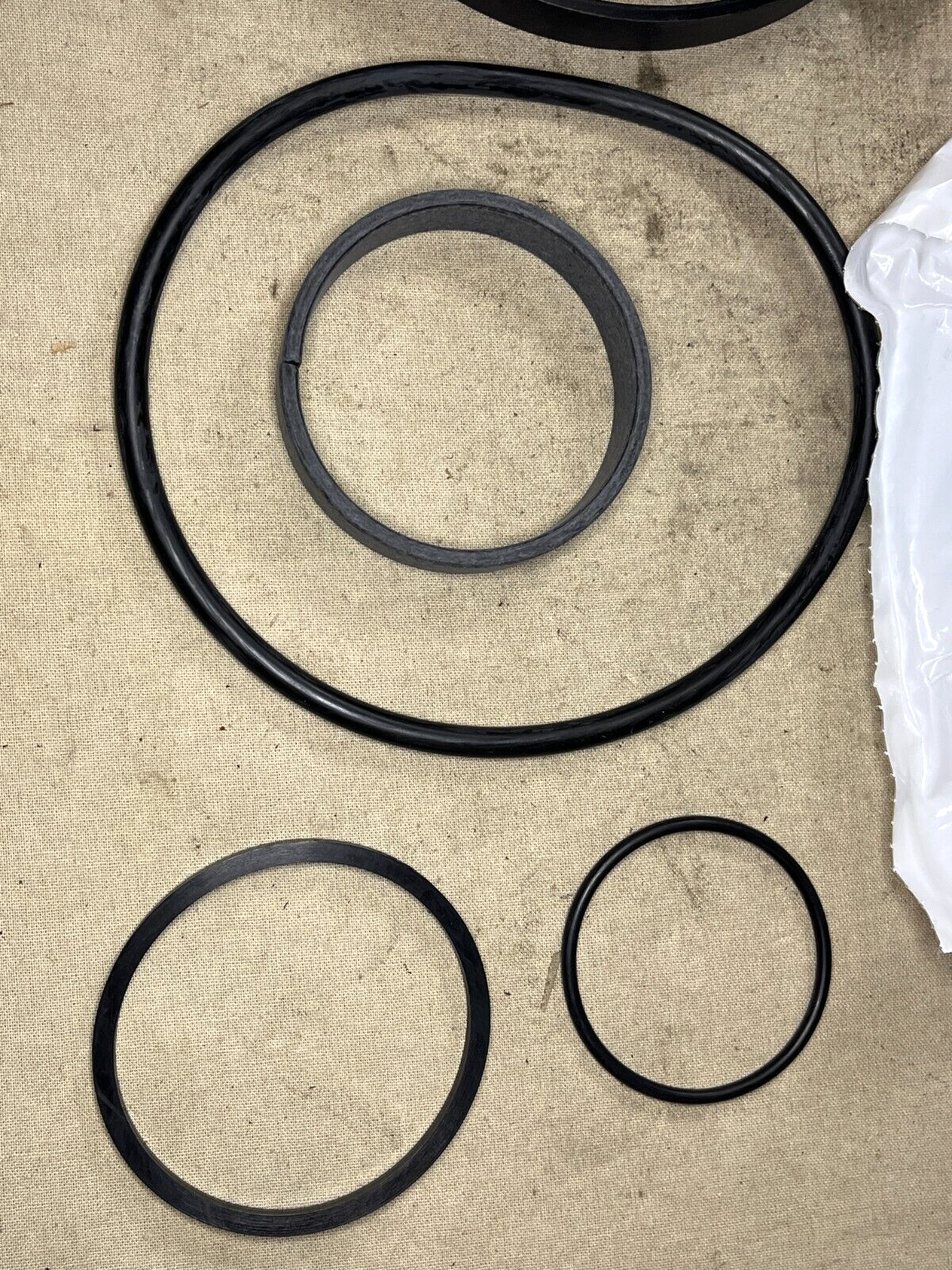 5330-01-653-7734	CYLINDER SEAL REPAIR KIT EP-0002722SK
