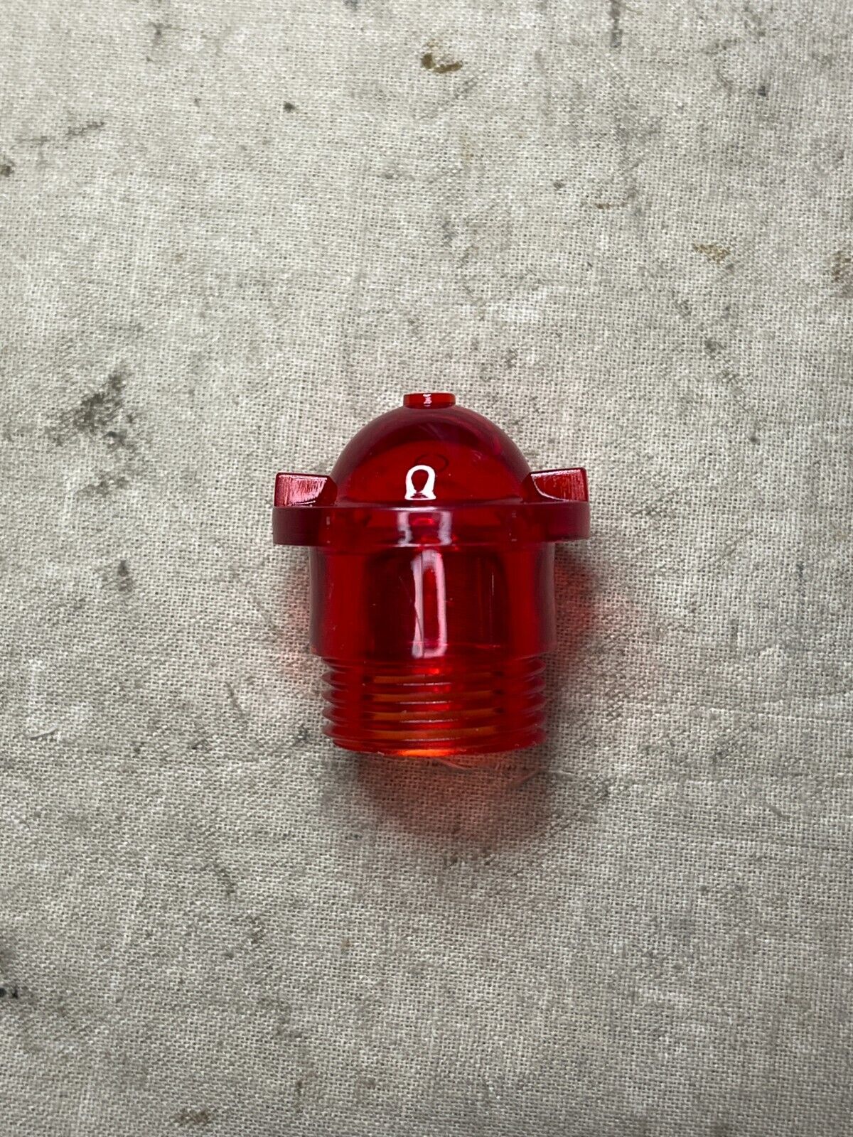 M992 HMMWV 5TON 7358672 RED INDICATOR LIGHT LENS 624VLF00086 6210-00-548-0504