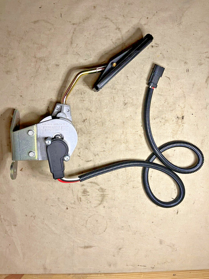 HET M1070, MRAP-M-ATV 133782 THROTTLE PEDAL CONTROL 3242634 2540-01-507-9504