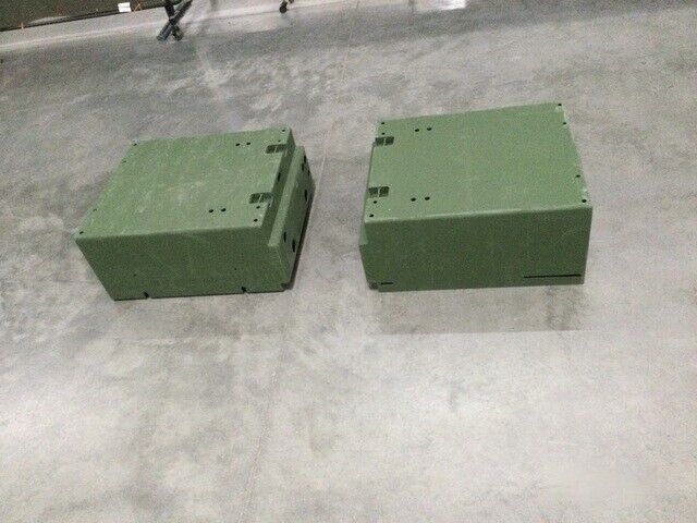 (1) GENUINE FIRE FIGHTING TRUCK OSHKOSH 4253345 BATTERY BOX 6160-01-659-4887