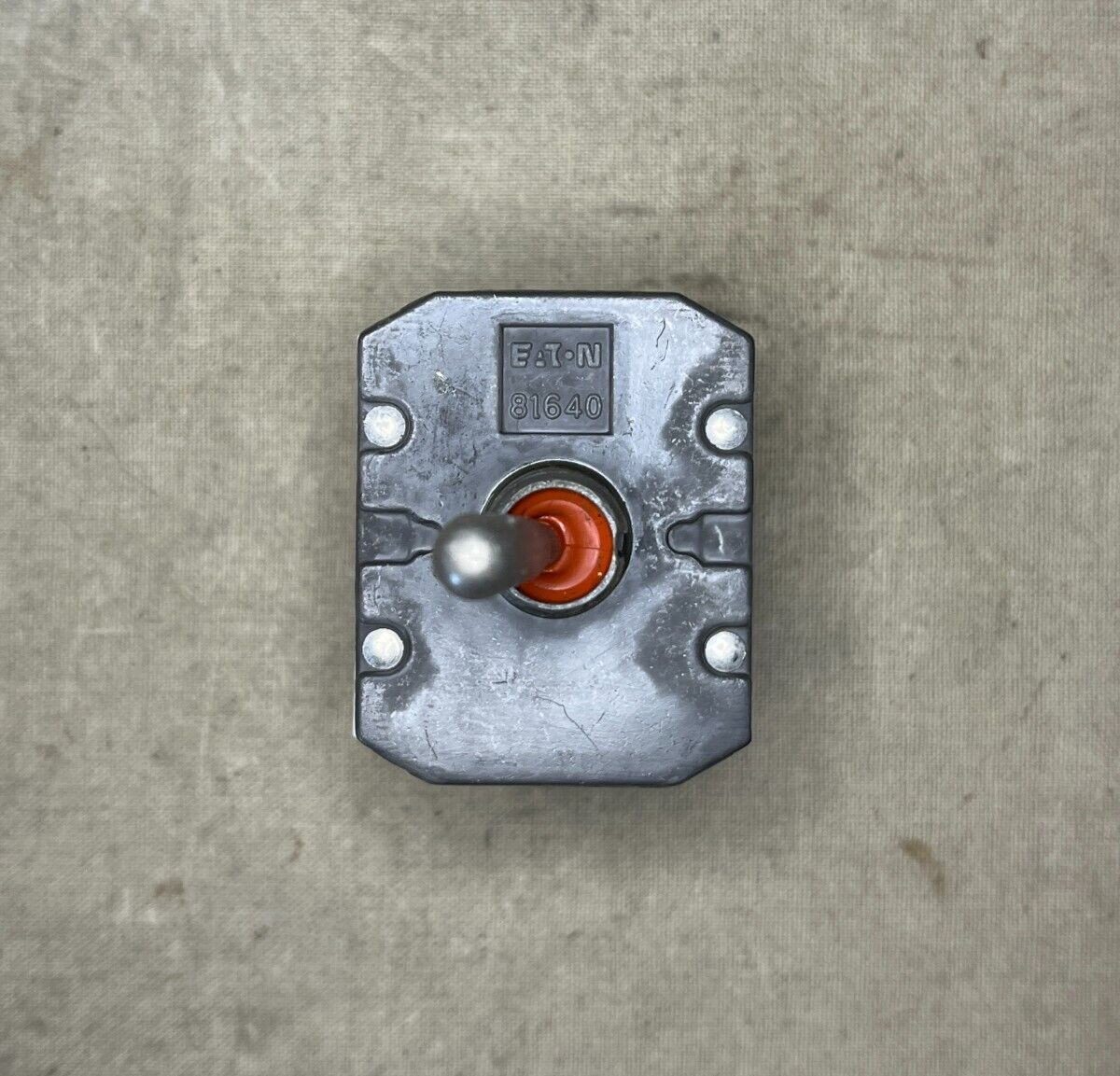 EATON YANMAR 88-21078 TOGGLE SHORT SWITCH 8906K4533 5930-01-368-2891 NOS