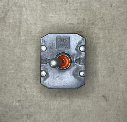 EATON YANMAR 88-21078 TOGGLE SHORT SWITCH 8906K4533 5930-01-368-2891 NOS