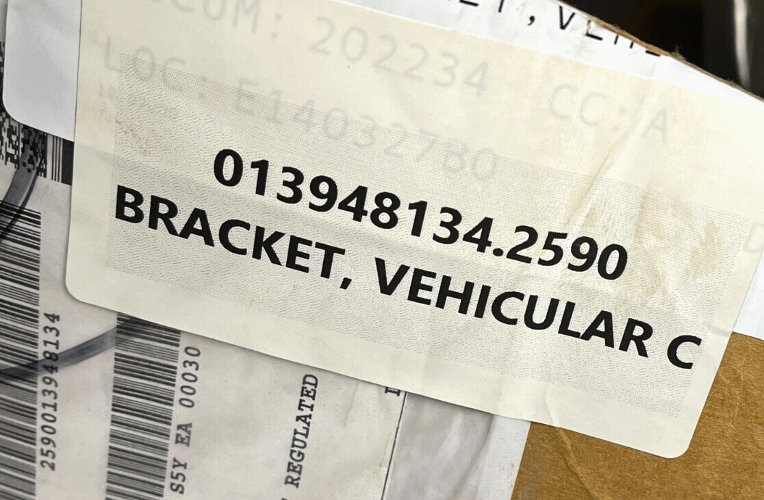 M998 HMMWV 12338151-7 REAR DIFFERENTIAL BRACKET 12338151 2590-01-394-8134 NOS