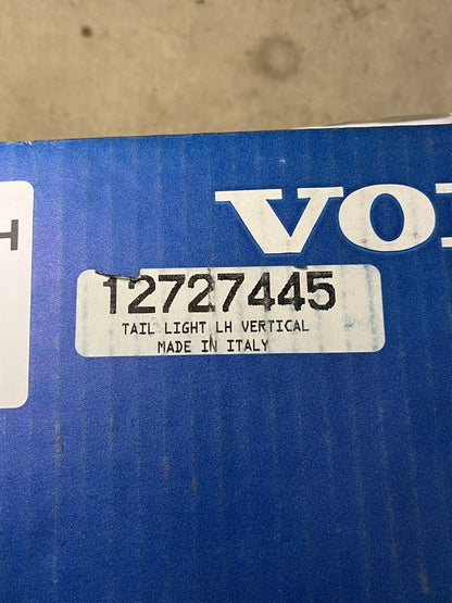 GENUINE VOLVO OEM HEAVY DUTY VEHICULAR TAIL LIGHT LH VERTICAL 12727445