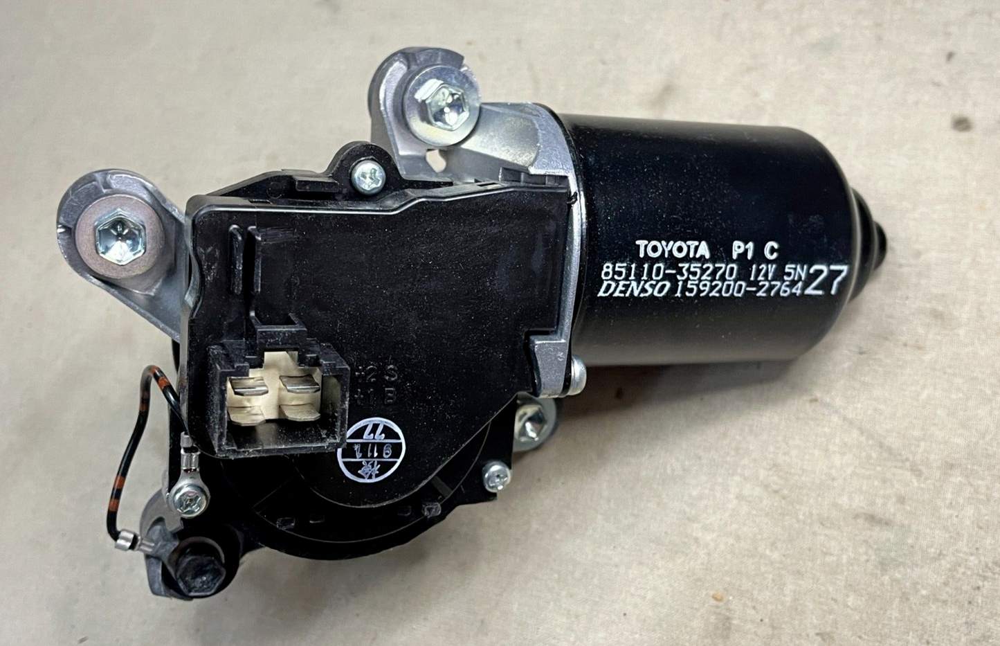GENUINE OEM TOYOTA DENSO 85110-35270 MOTOR ASSEMBLY FRONT WINDSHIELD WIPER