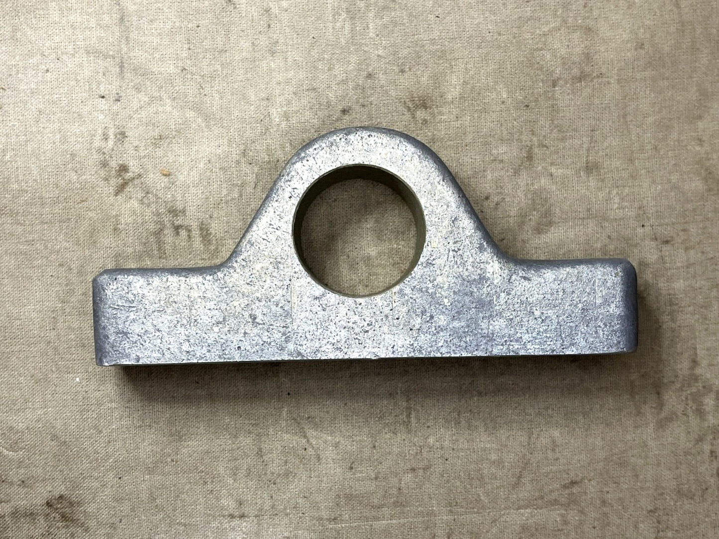 M-113A1, M-113A2 TANK 10886486 ROTATING SHAFT EYE BRACKET 3040-00-412-1981 NOS