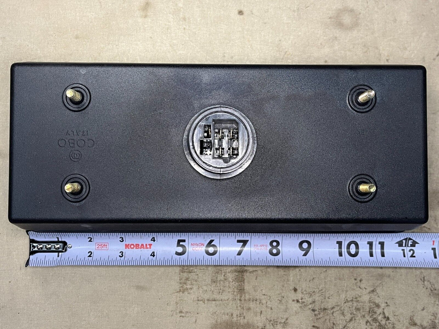 GENUINE VOLVO OEM HEAVY DUTY VEHICULAR TAIL LIGHT LH VERTICAL 12727445